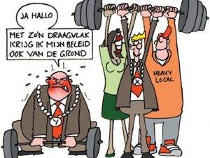 Grappige prent over verschil van een zwaar gewicht optillen in je eentje versus door een groepje mensen met draagvlak